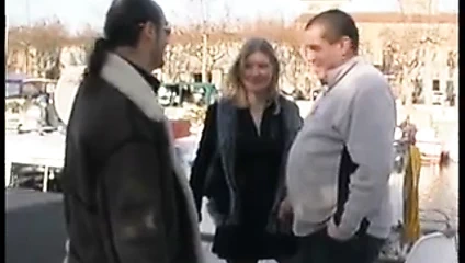 Sevimli genç beyaz kız iç çamaşırı eve geri götürüldü için olmak göt becerdin