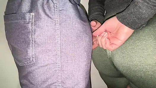 Kuyrukta Yanlışlıkla Bir Yabancının Büyük Yarağına Dokunuyor