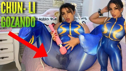 Chun li cosplay sakso, ahegao ve hitachi vibratörüyle boşaldıktan sonra taytla fışkırtıyor