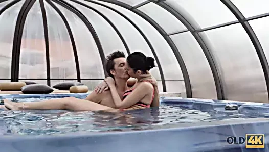 Eski4k. baştan çıkarıcı esmer içeride gfs tarafından baştan yaşlı baba