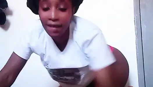 Bacaklarımı açıp beni sikmek istiyorsun