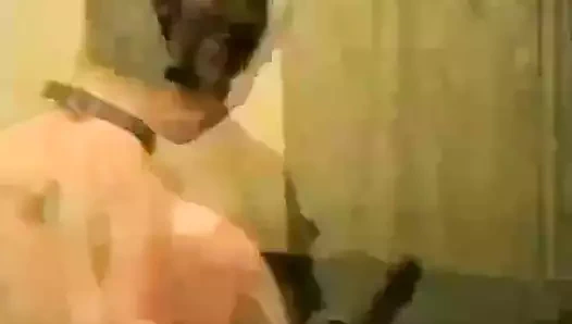 Vampir hatun maskeli bir adam sürmek