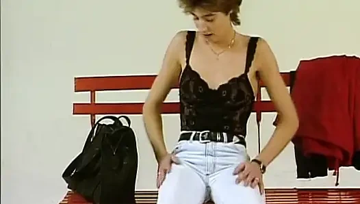 Almanya'dan bu amatör kız oyuncu seçmelerinde vücudunu göstermeyi seviyor