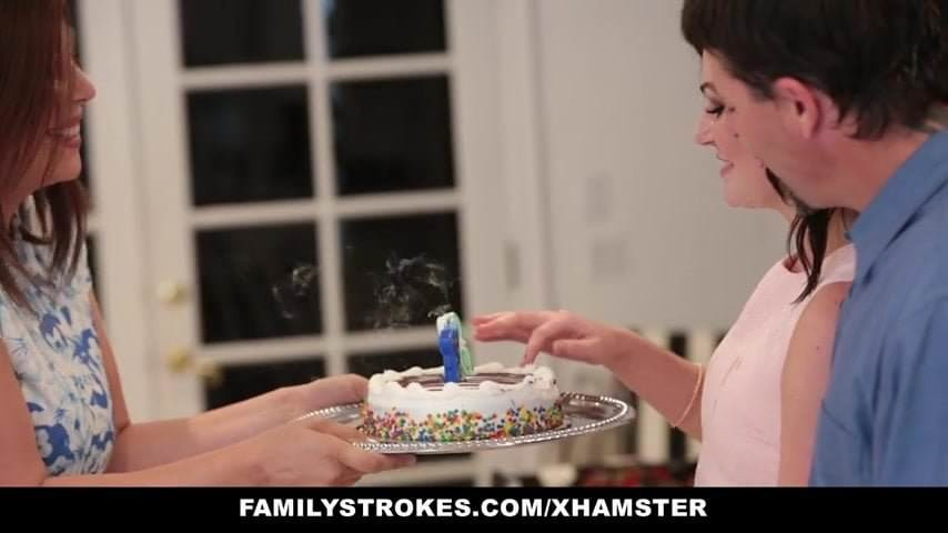 Familystrokes - üvey anne yemek yaparken lanet baba