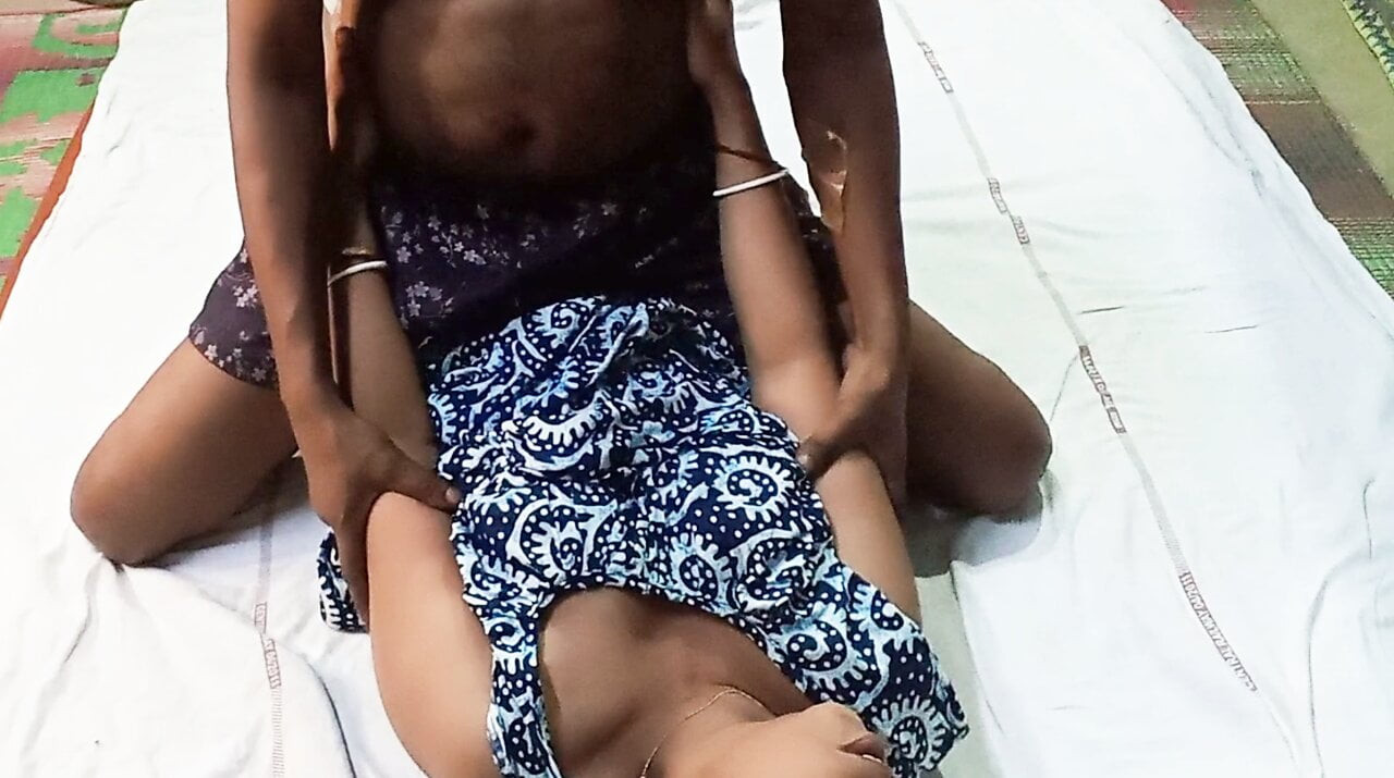 Gau ki bholi bahali 20 yıl yenge ko devar ne jabar deeast choda