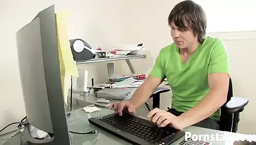 Sarışın ateşli mücevherler kovboy kız gibi zıplıyor