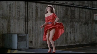 Kırmızı ipek saten elbise ve külot