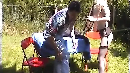 Bir Charentaise açık havada oyuncu seçmelerini geçiyor