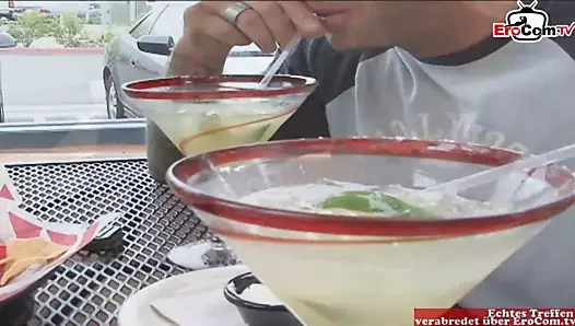 Sıska siyah saçlı sürtük ile güzel memeler hoşlanır the sert horoz içinde ona ıslak kedi