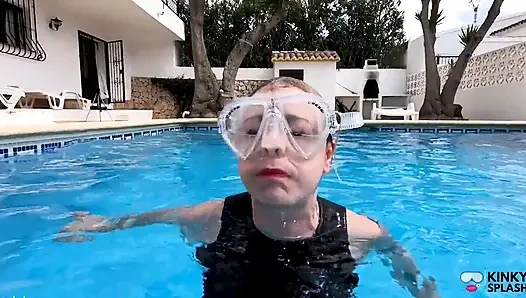 Sualtı giysisi ve maske fetişi dolum, baloncuklar ve nefes kontrolü