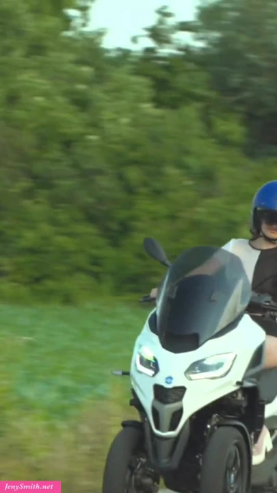 Beni seç kız kıyafeti denemesi. Tam video sadece JenySmith.net