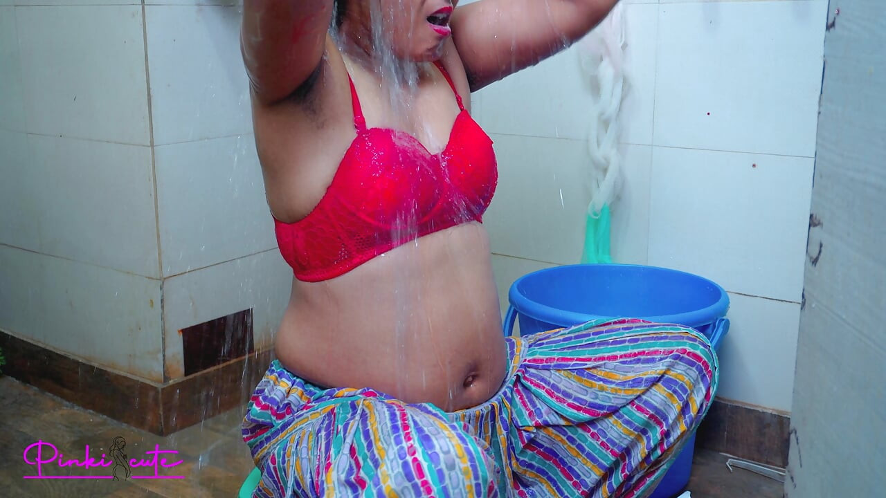 Desi Mms-Indian STEPMom Bathing- Stepson Secretly shoot nude bathing Video of his stepmom.