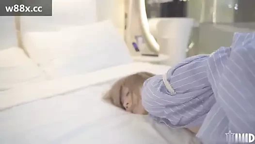 Bir kızın sıkı amıyla oynama