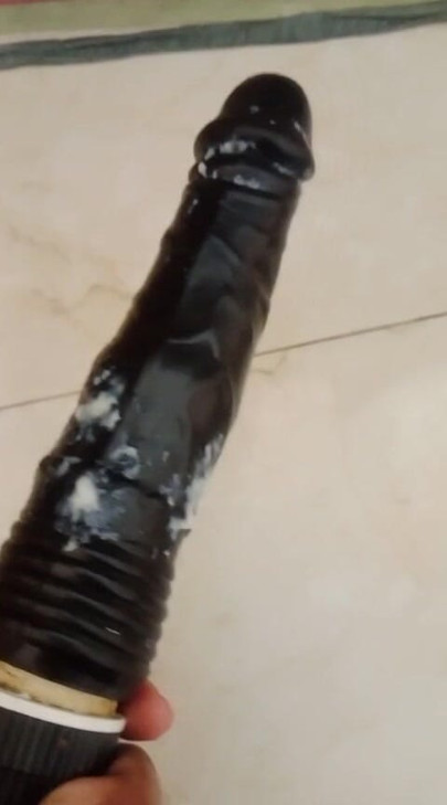 Hintli amcık dildo sert sikişiyor