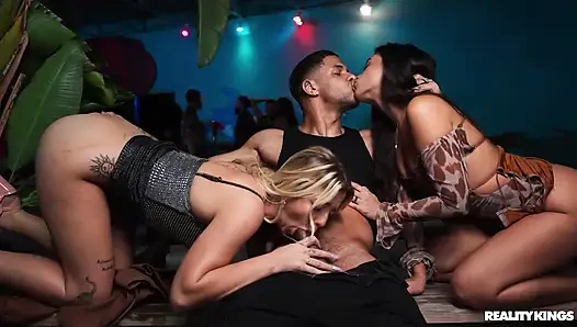 Mesai sonrası üçlü seks reality kings