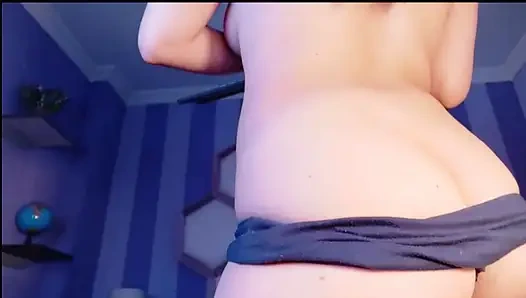 Amcığım çok ateşli ve ona mastürbasyon yapıyorum hehe