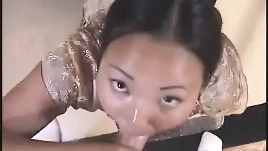 Azgın hatun şanslı delikanlıya bolca oral zevk veriyor