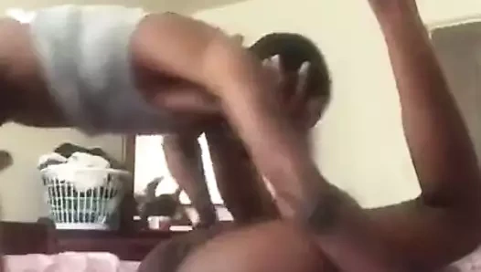 Götünü yırtıyor