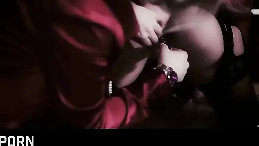 Şehvetli orta yaşlı seksi kadın ve öpüşme aşkıyla romantik lezbiyen seks