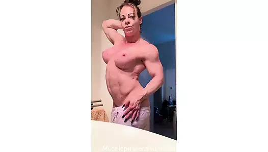 Seni küçük kaltağım gibi sikeyim mi yoksa adı olmayan bir yarak kılıfı gibi mi kullanayım?