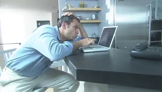 Yeni evli çift bal dolunaylarında şiddetle sikişiyor