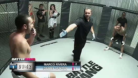 Neşeli genç amcığının derin rampalı cooter'i spermle dolu küçük görünüyor