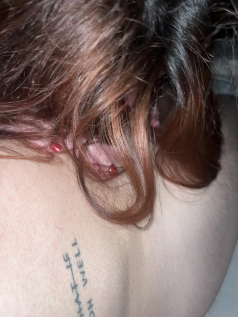 Молодая подруга принимает мой член глубоко в ее сочный рот