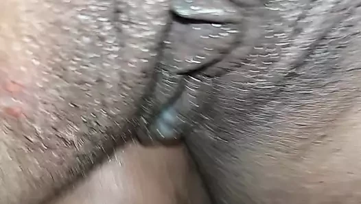 Yakın çekim amcık azgınlık ile ıslak, götü parçalanıyor, birden fazla boşalıyor