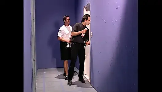 – Kıçıma tükür