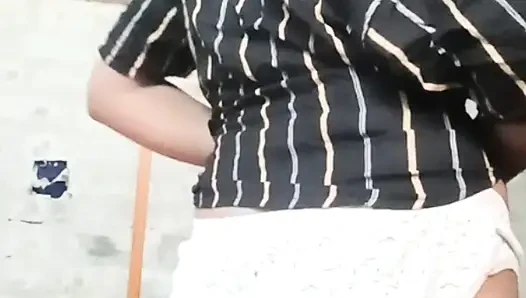 Hintli ateşli yenge büyük savaş ve vibratör dildo ile orgazm oluyor
