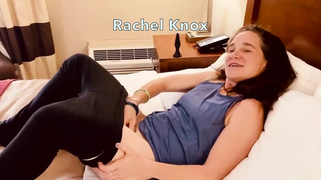 Damla damla: Rachel Knox kendini tatmin ediyor ve sonra erkek arkadaşı içeri giriyor...