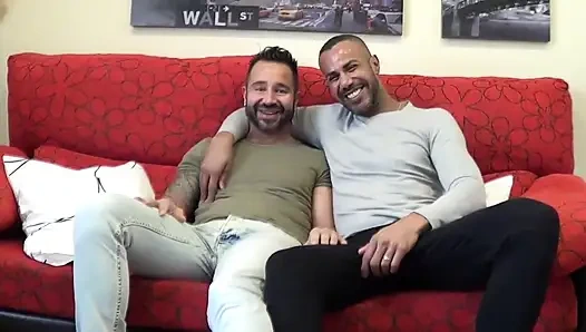 Martin Mazza Madrid'de Alex Gomez tarafından prezervatifsiz sikiliyor