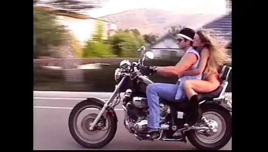 Büyüleyici kırmızı ateşli vixen büyük yarak istiyor - bölüm 5