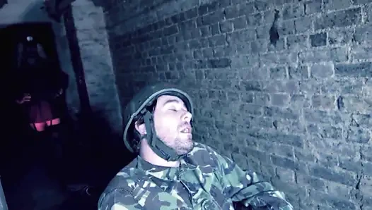 Hatun azıyor ve luke hotrod'ı vahşi bir sikiş için uyandırıyor