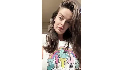 Bugün ayak taburem mi olmak ister misin yoksa amcığım mı? Her türlü, benim altımsın