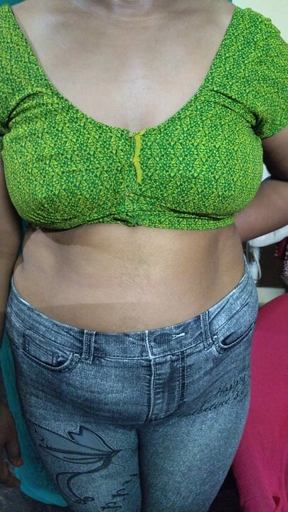 Desi hot beautiful stepsister perfect body and pussy show homemade sexy video in hindi voice