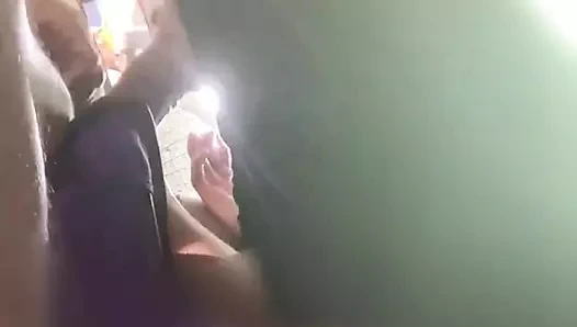 Biri içeri girmeden önce acele etmesi ve dölünü alması gerekiyordu