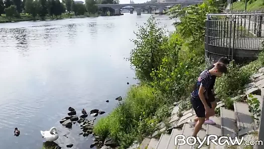 Iki twink arkadaşlar denemek dışarı eşcinsel seks için the ilk zaman burada