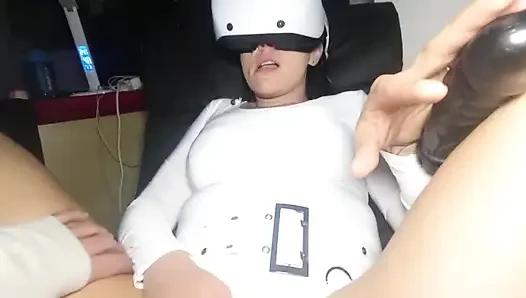 Üvey kız kardeşimi sanal gerçeklik gözlüğüyle oynarken yakaladım