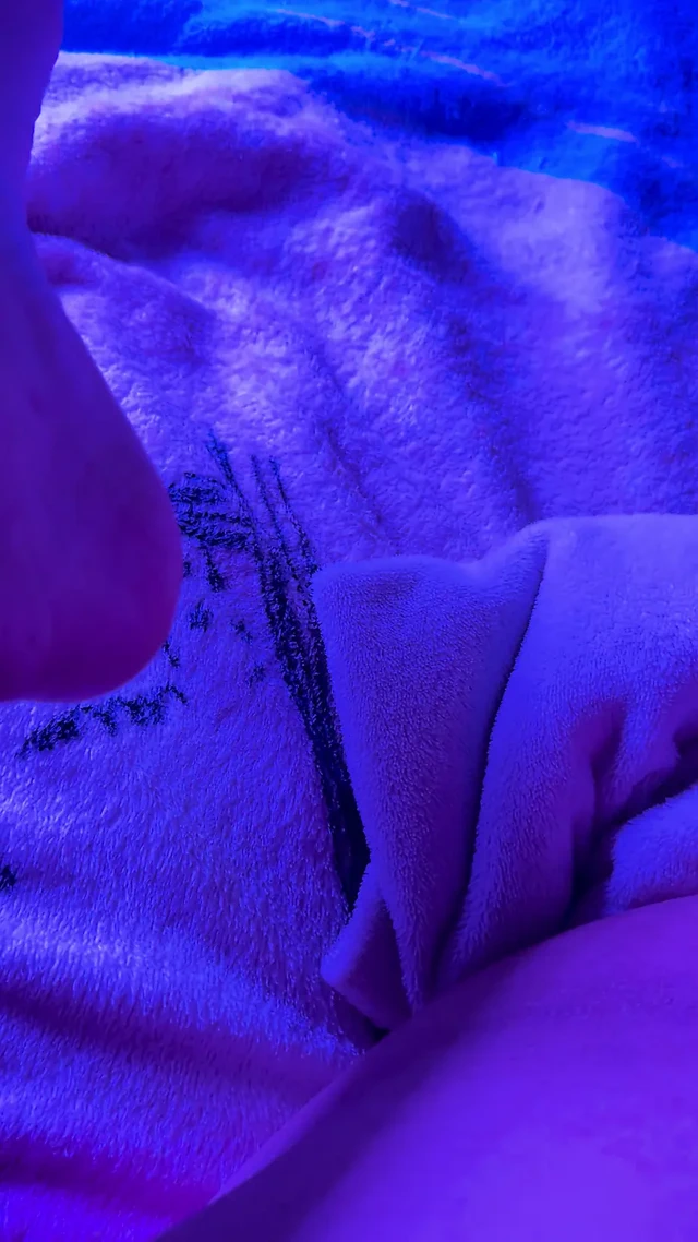 Sapık üniversiteli kız üvey babasını düşünerek amını sikiyor