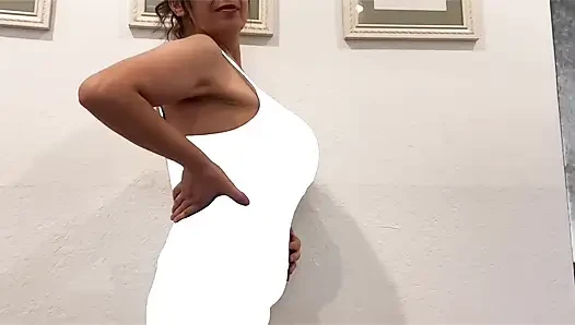 Büyük memeli bağlı kostümlü süper kahraman