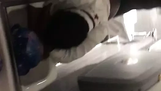 Öğle tatilinde lanet !!! banyo lavabosu eylemi bekle