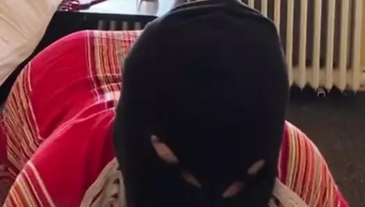 Büyük götlü kar maskeli sevimli kız büyük canavar yarak bakış açısı