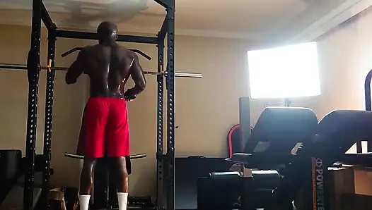 Hallelujah Johnson uzun boylu koyu çikolata kaslı dövmeler vücut spor salonu seansı