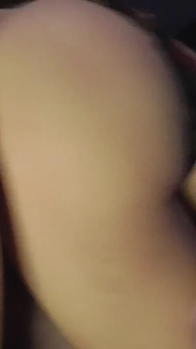 Orta yaşlı seksi kadın ateşli amcığı sikiyor | Klip 1