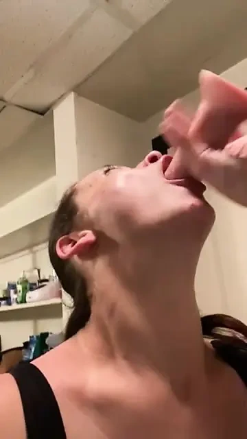 Büyük şişman dildo sıkı amcığımı esnetiyor