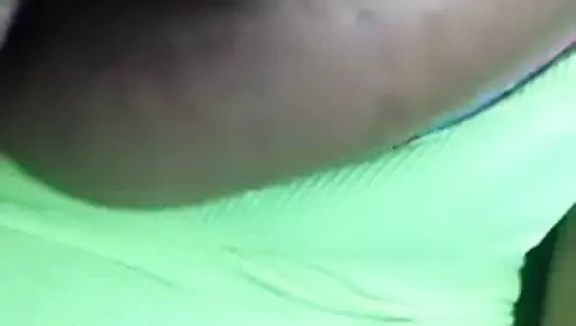 Büyük memeler mükemmel areolalar