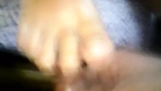 paja con los pies de mi mujer dormida