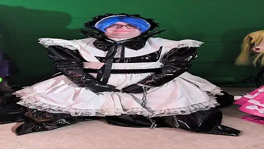 Uzun sihirli değnek vibratör seansında katmanlı PVC hizmetçi aoi