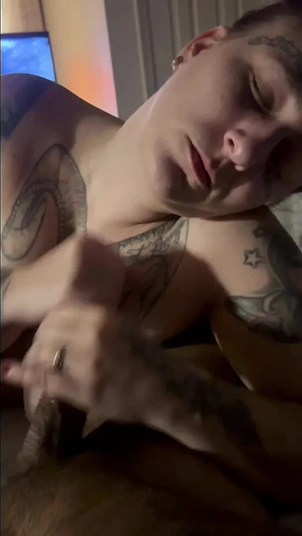 Lotuss Queeen Virginia'da büyük zenci yarağını emiyor - memelerine boşalma [süper ateşli!!]